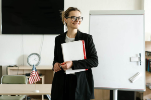 Daily Habits That Support Career Growth Through Creativity
